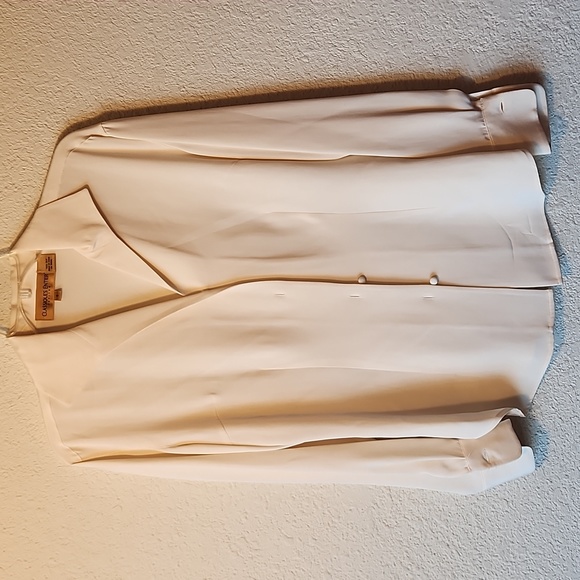 Classiques Entier petites womans 100% Silk Blouse cream button up sz 6 EUC - Picture 9 of 10